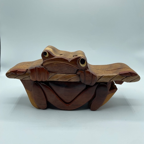 Tree Frog Hand Carved Keepsake Gift Box wooden frog keepsake - Picture 2 of 10